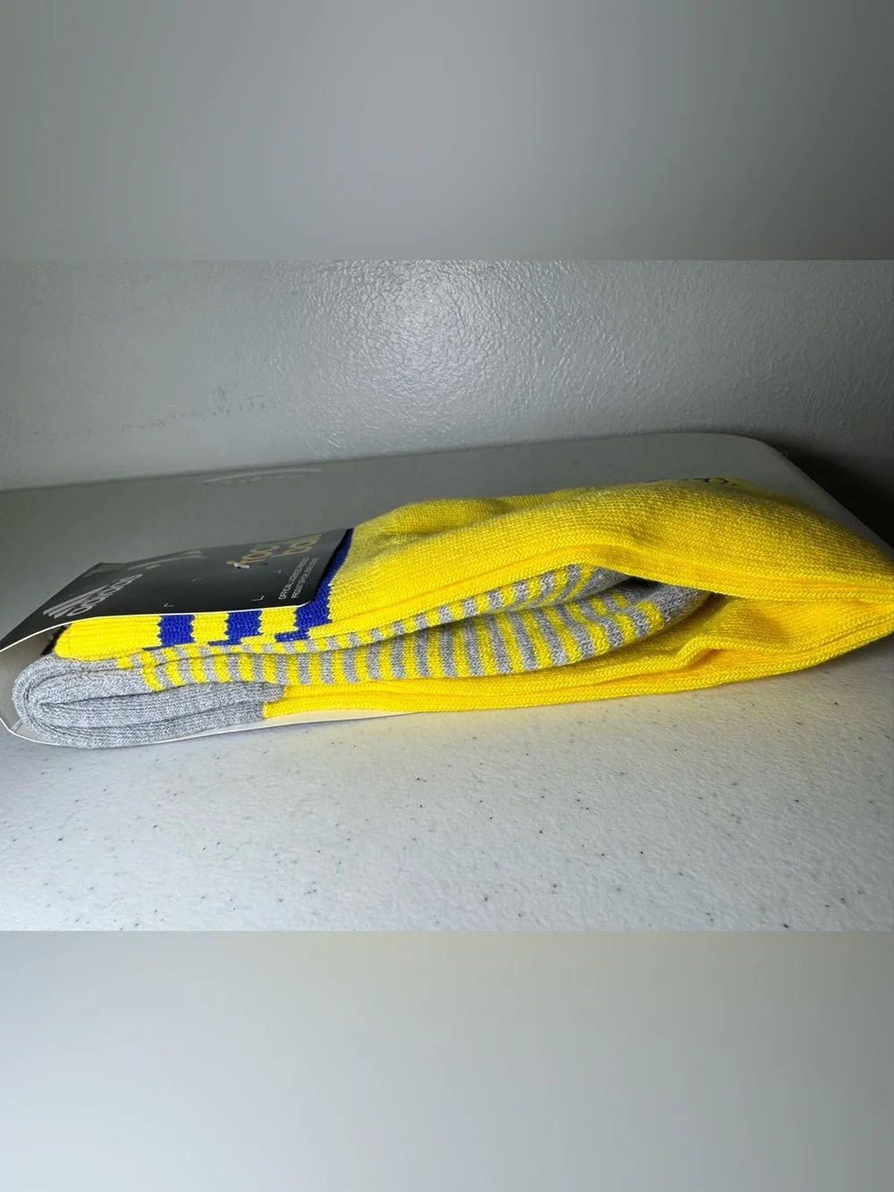 Adidas football Socks Yellow with 3 Blue stripes New EU 40-42 US 7-8 1/2 Size